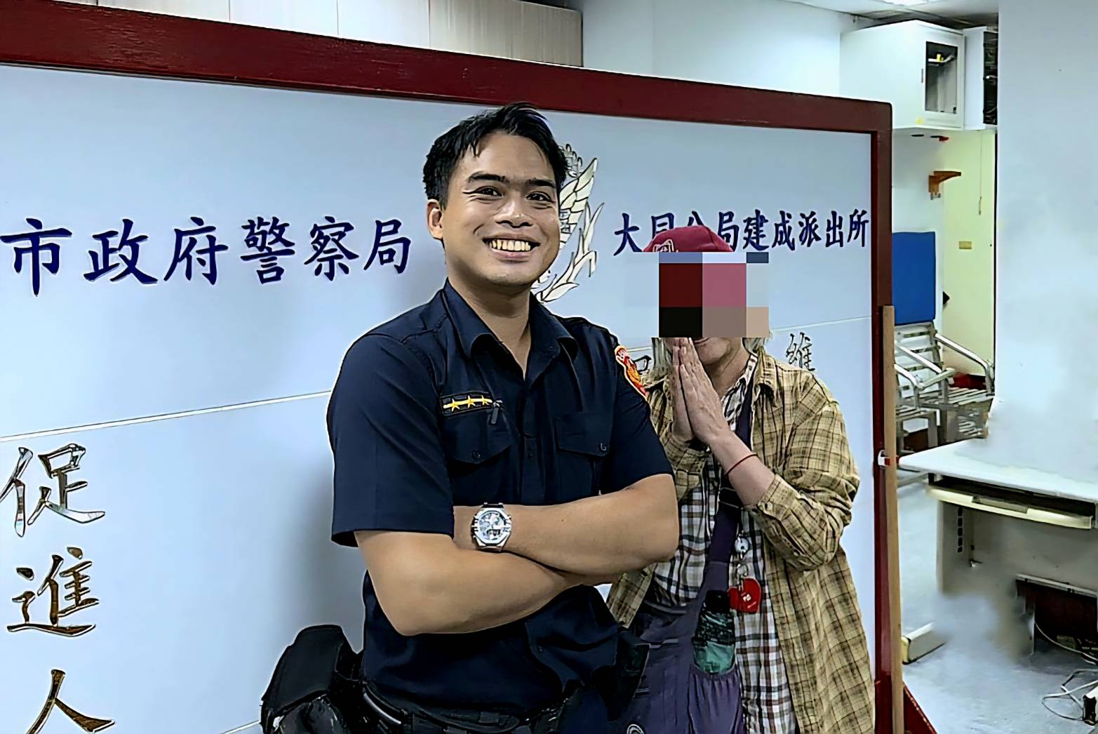大同分局建成派出所處理員警與報案人合影