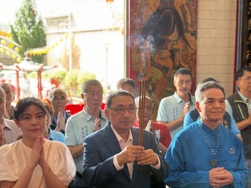 恭祝瑤池金母聖誕千秋 侯友宜赴新莊參拜祈求安居樂業 1 《圖說》今日為農曆七月十八號瑤池金母聖誕,市長侯友宜於一早前往新莊慈惠堂參拜祈福。〈民政局提供〉