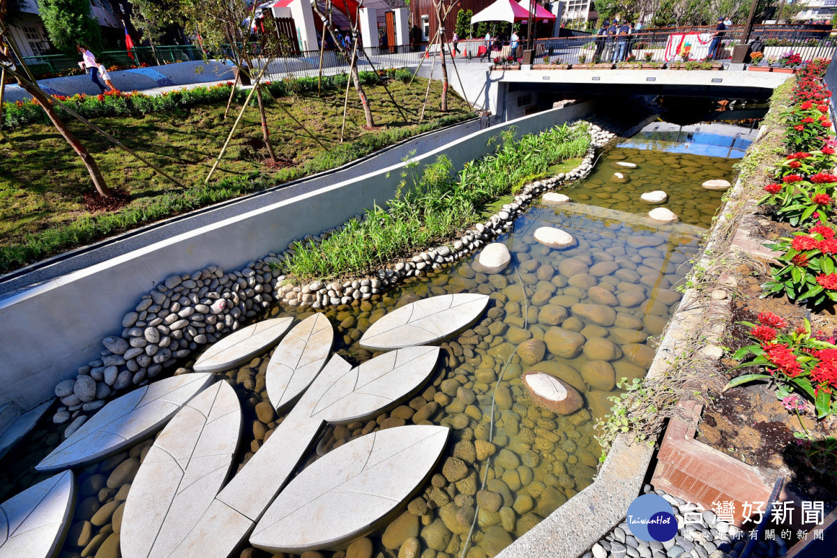 透過留藍策略，強化藍帶系統延續性，新增都市水體，提升降溫效益
