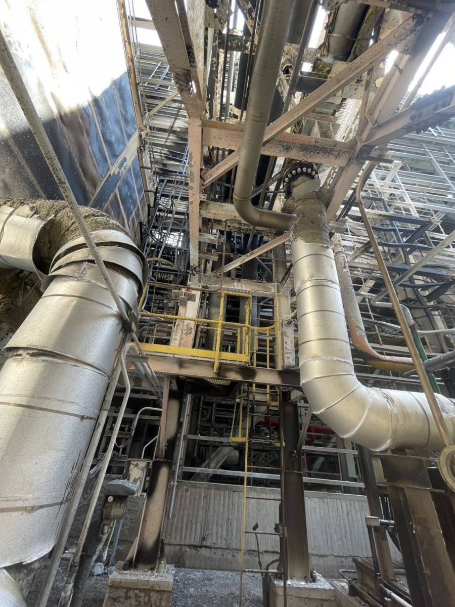 台電人員與相關工程團隊今(10)日赴興達電廠新2號機進行現場勘查,確認天然氣洩漏地點。(圖/台電提供)