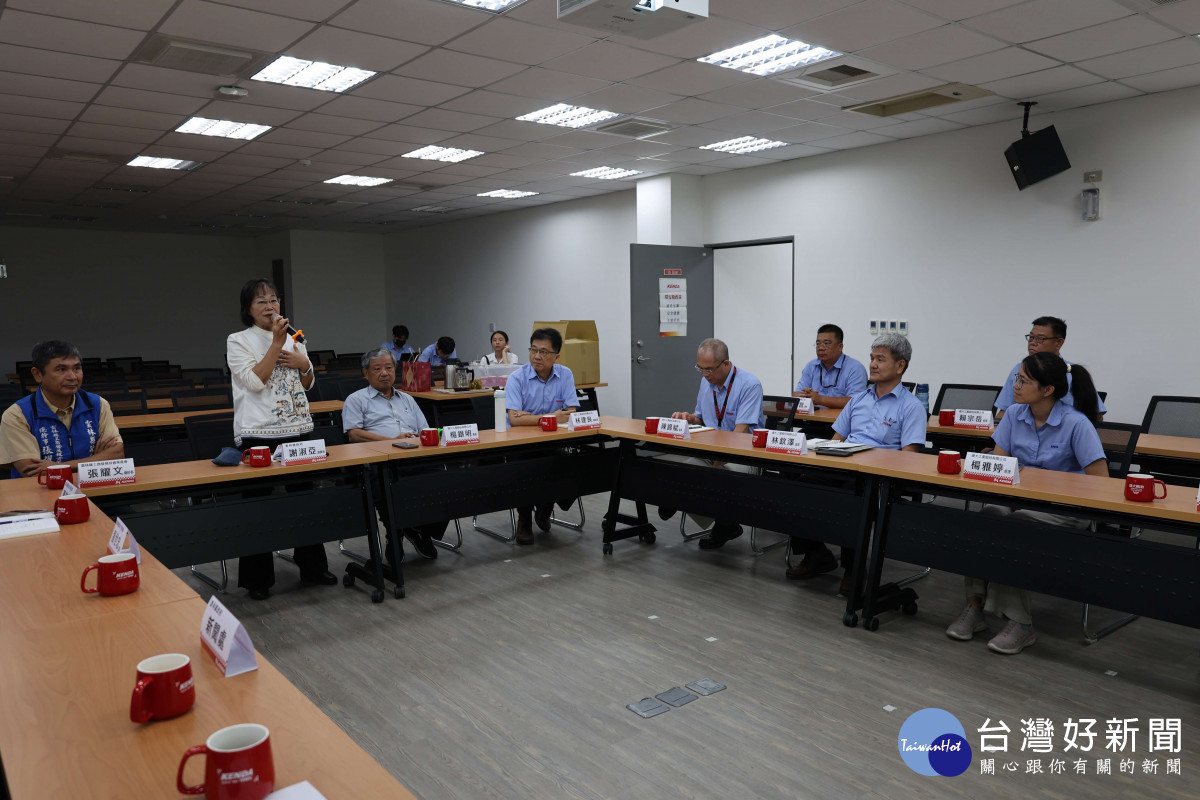 因應美國關稅調整,今(10)日由副縣長謝淑亞帶領團隊拜訪建大輪胎針對美國對等關稅問題及衍生影響進行討論/雲林縣政府提供