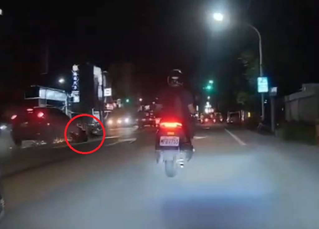 「一路猛撞紅牌首當其衝」!- 鳳山車禍撞擊畫面曝光