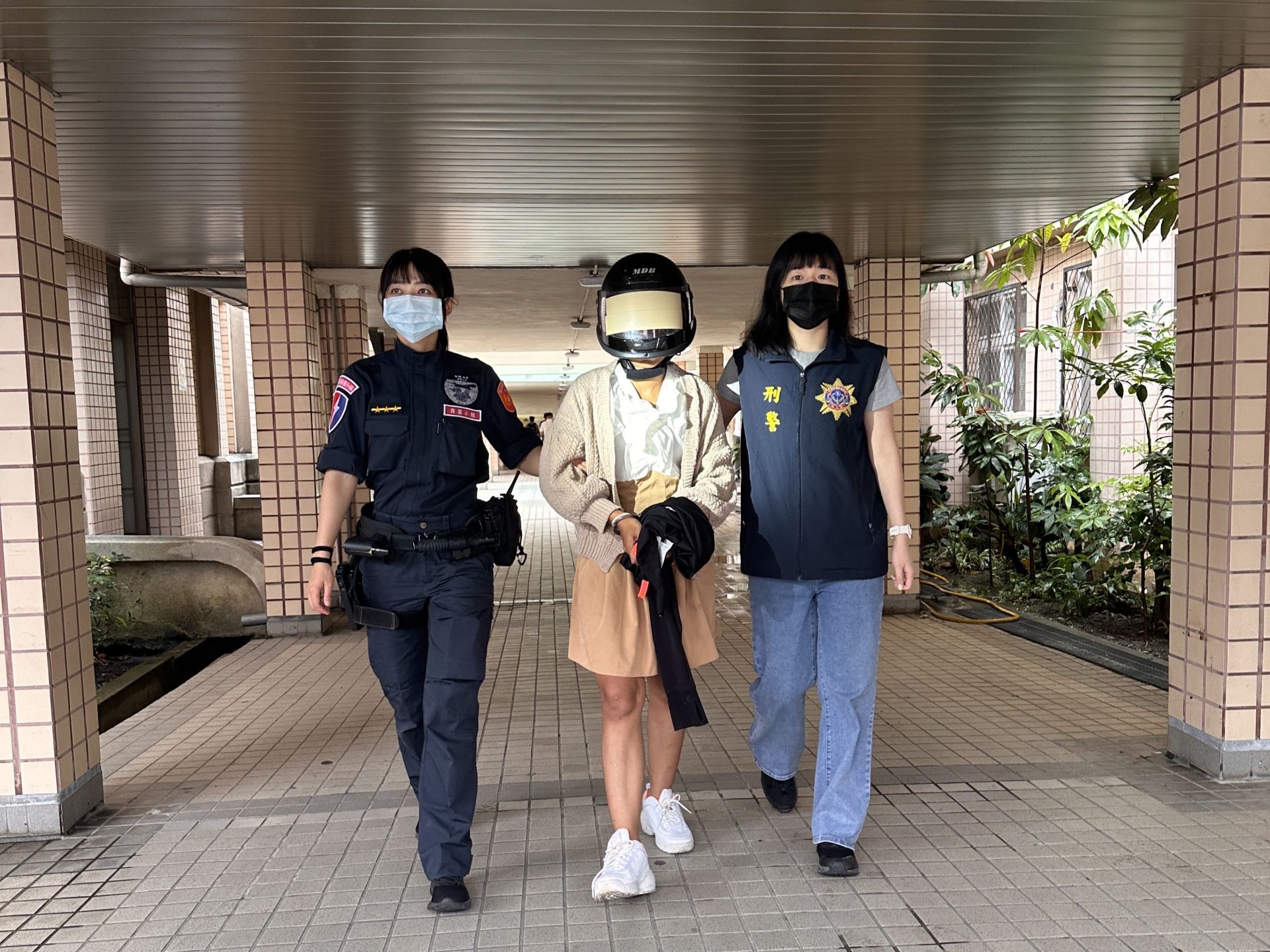 泰籍P女因家中財務狀況不佳,遭販毒集團利誘,答應以「假觀光真運毒」的方式將毒品運送來台。