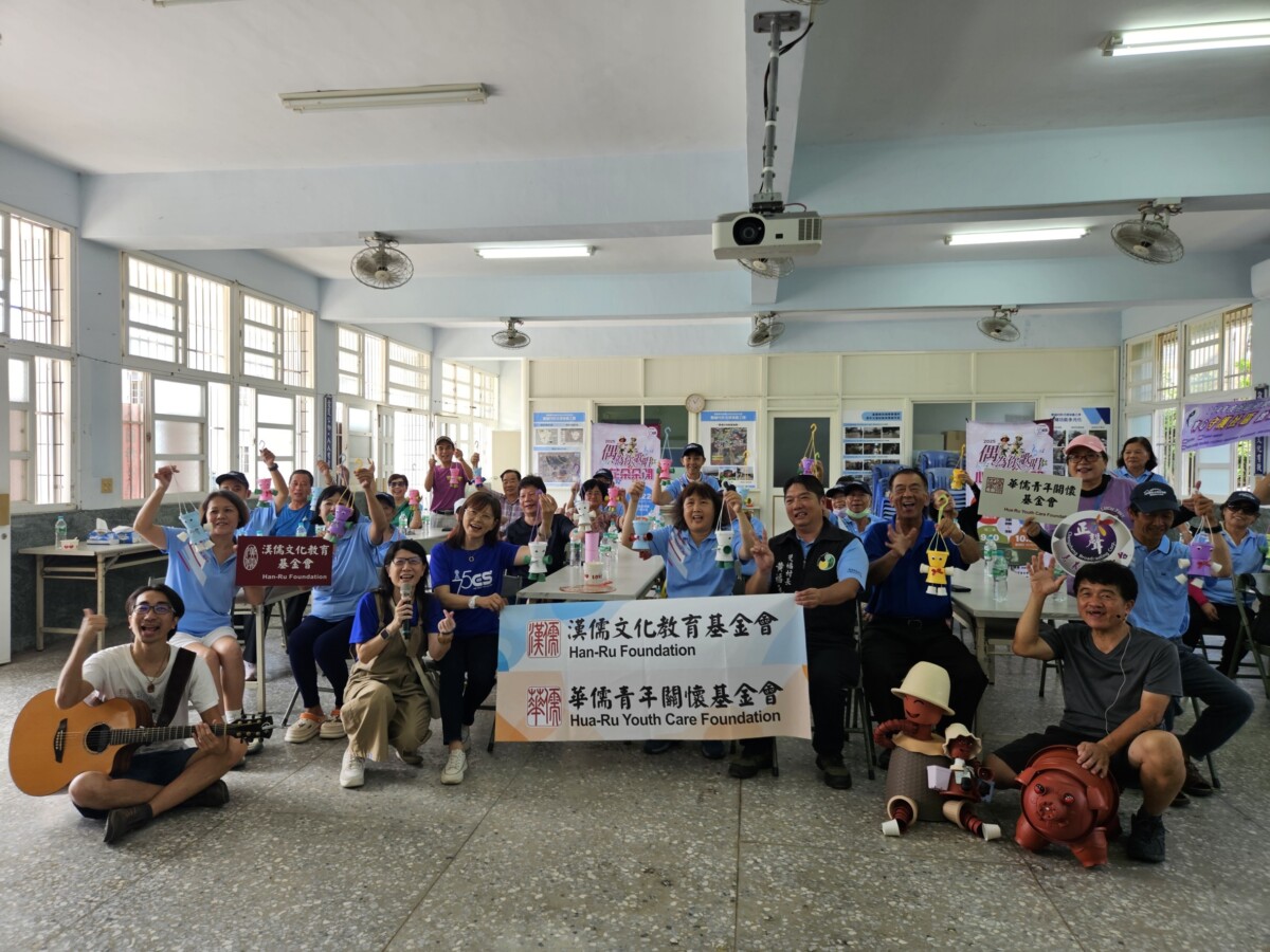 正聲廣播公司嘉義台攜手「帶偶回家工作室」，辦「偶為你歌唱心花朵朵開」系列公益活動，場面溫馨而熱絡。(圖/正聲公司提供）