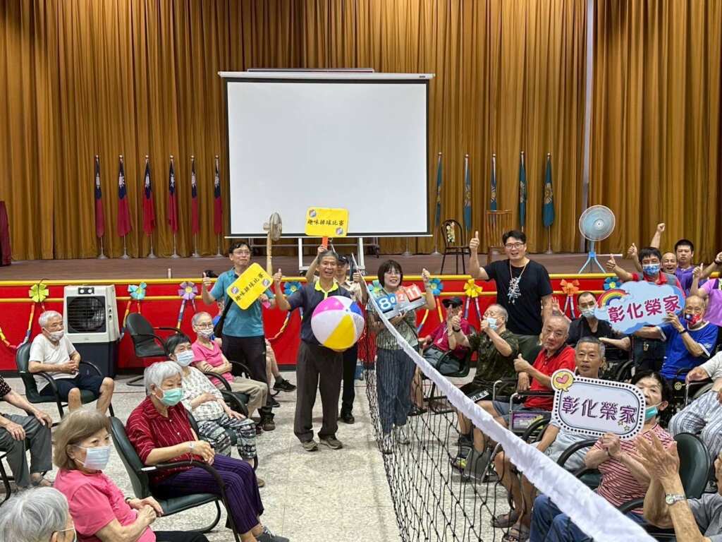 ▲彰化榮家趣味沙灘排球開打，長輩揮灑活力共享運動樂趣。（彰化榮家提供）