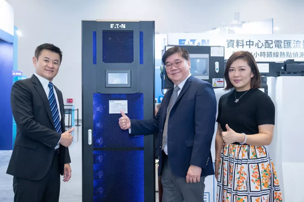 伊頓主管群與93Li鋰電池合影