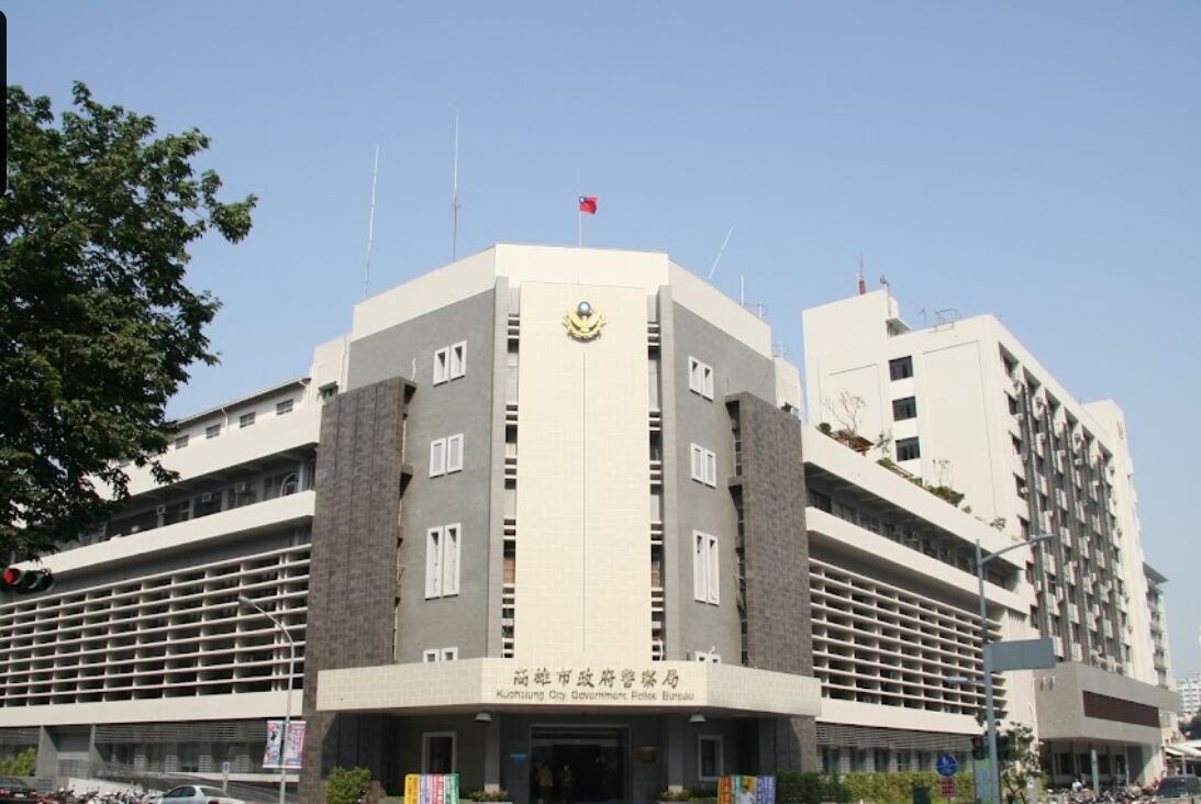 高雄市警局巡佐執勤摸女警大腿 惡行曝光芭比Q了 218 高雄市警局巡佐執勤摸女警大腿 惡行曝光芭比Q了 217