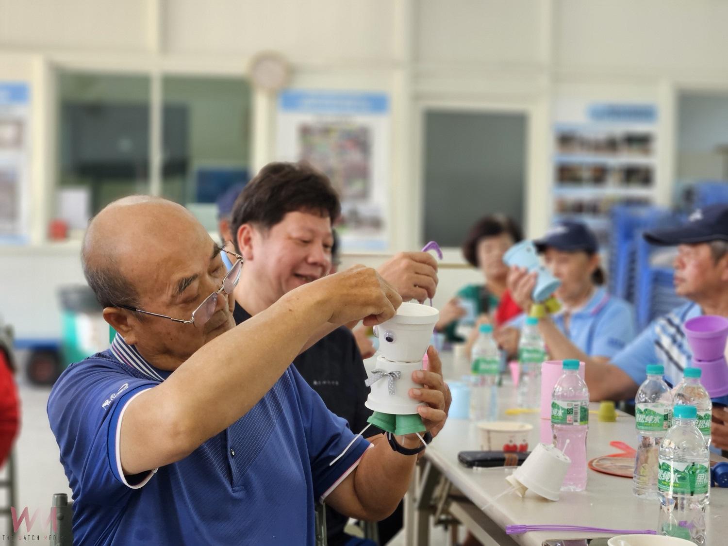 電台深入社區做公益 盆偶創作與歡唱逗樂長輩 - https://www.watchmedia01.com
