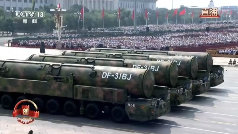 中共出動核導彈方隊,強調打擊範圍含蓋全球,「忠實執行世界和平任務」。翻攝中國央視