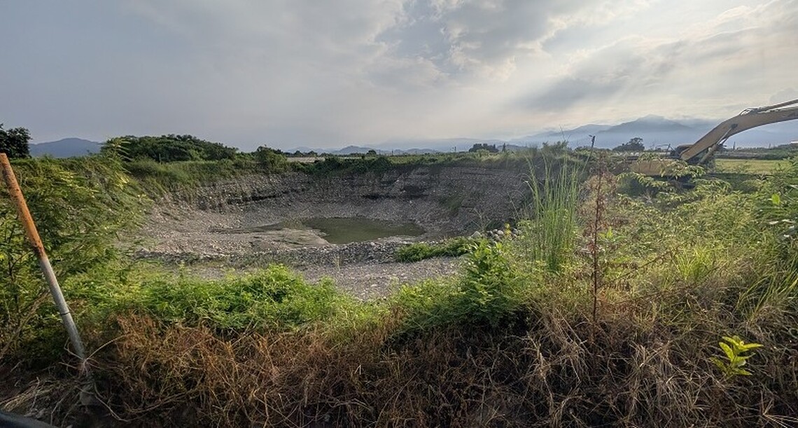 美濃「溪埔寮大坑」濫挖回填 廢棄物疑滲地下水 居民飲水安全亮紅燈