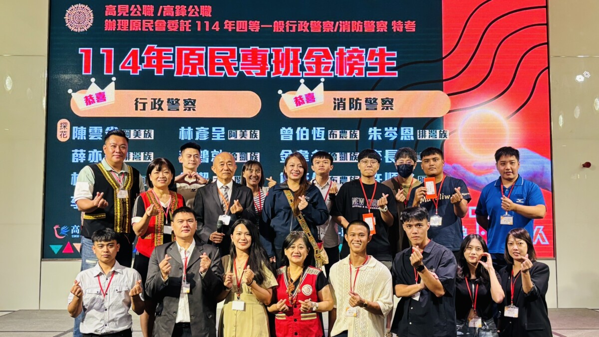 ▲主委阿布斯與原民專科金榜生合影。(圖/原民會提供)