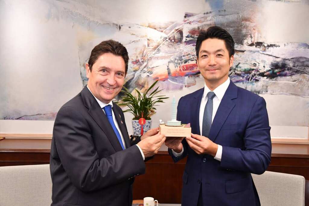 ▲蔣萬安接見法國參議院副主席奧利維耶‧卡迪克。