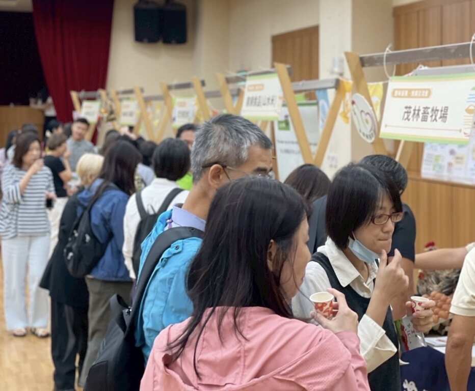 ▲苗栗縣政府9日在竹科舉辦「豐味苗栗‧永續農村推廣交流會」中針對茂林畜牧場動物福利蛋、湖東休區柚香凍飲與綠色旅遊,推出竹科企業限定專案。(圖/苗栗縣政府)