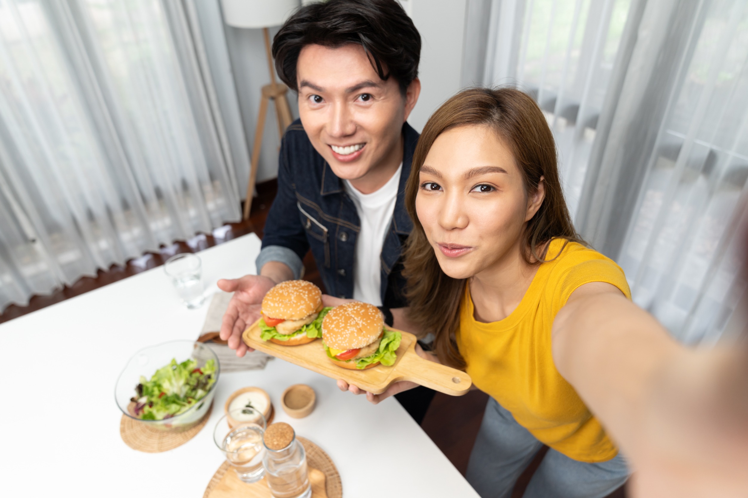 過多且不必要的社交應酬或是聚餐活動,也是時間管理的大敵。圖/123RF圖庫