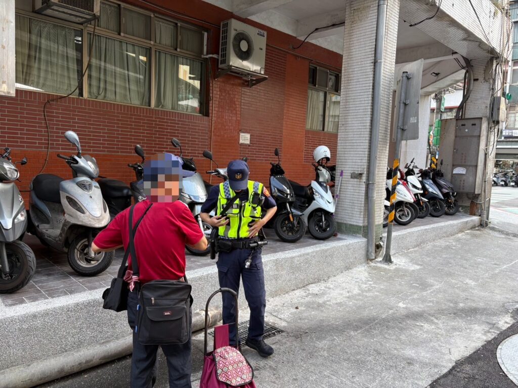 基警加強交通安全月宣導執法 加強行人友善及行人有序專案 2 1757581141185