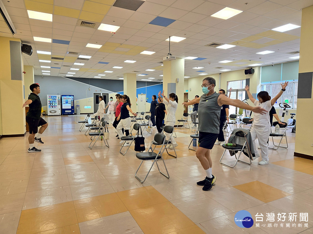 桃園療養院辦理健康促進教育訓練課程 強化員工核心與上肢肌力