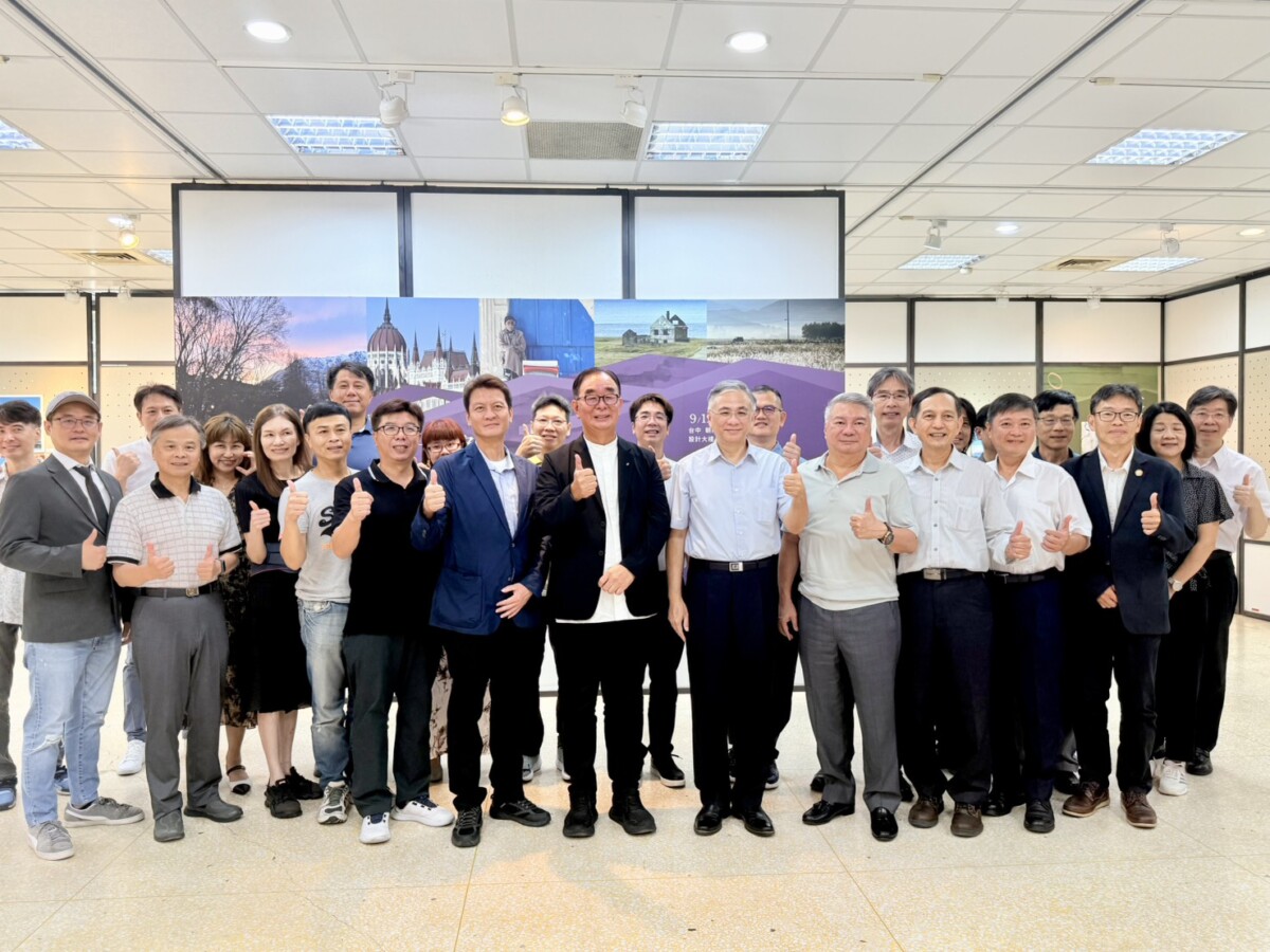 ▲麗明營造吳春山返朝陽科大分享,攝影展暨音樂饗宴致力公益實踐。(圖/記者顏淑娟攝)