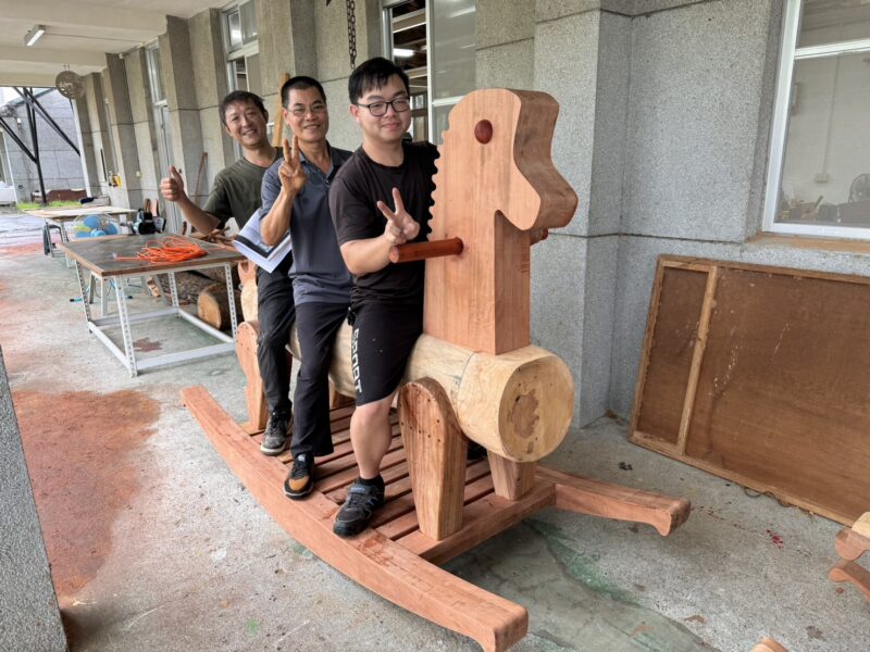 山陀兒風倒木化身木馬家族 9月神農市集登場敬請期待