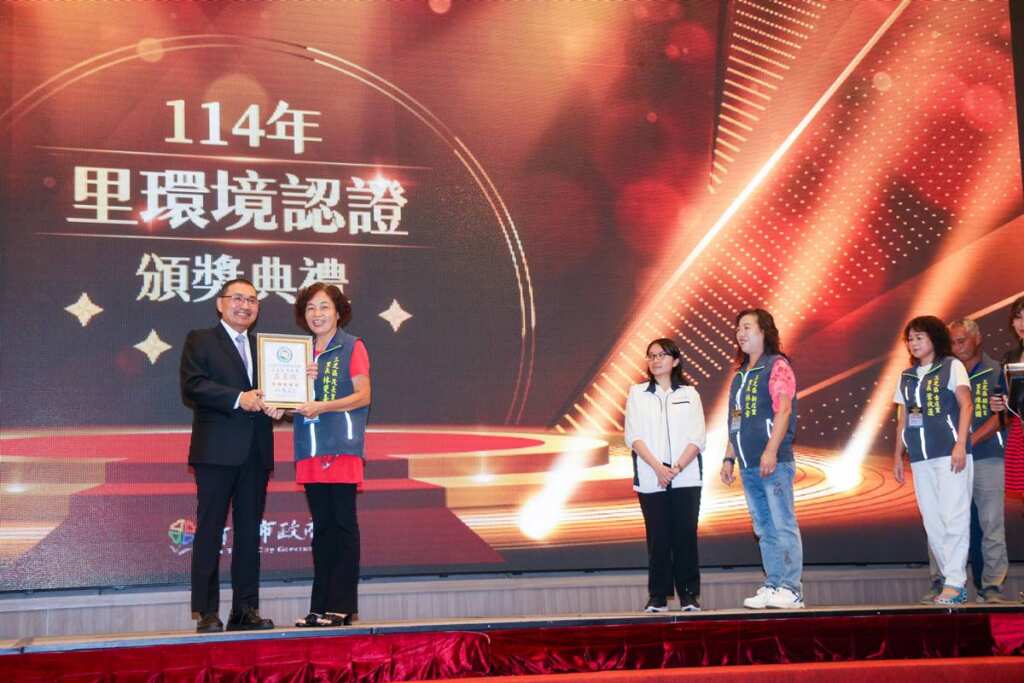 ▲侯友宜感謝里長帶領環保志工共同努力，讓新北市環境品質持續提升。