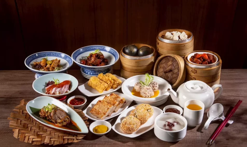 台北凱達大飯店館內家宴中餐廳同步推出「美饌港點吃到飽」專案,即日起至10月底,於周周一、二午餐限定登場