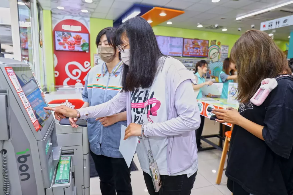 久坐少動的上班族、一年量不到一次血壓的中壯年,或是曾有三高紅字卻遲遲未採取行動的人,都可把握此次機會,走進7-ELEVEN量血壓、透過ibon機台了解自己的代謝症候群風險