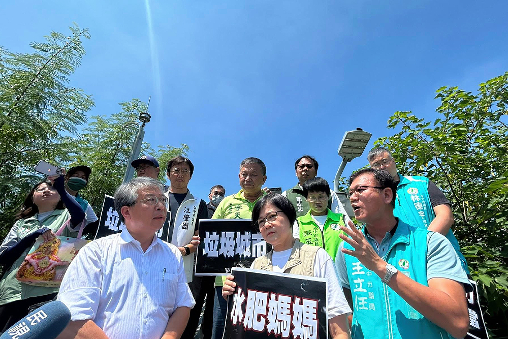 會勘大里掩埋場 台中民進黨團要求市府檢討 202 會勘大里掩埋場 台中民進黨團要求市府檢討 201