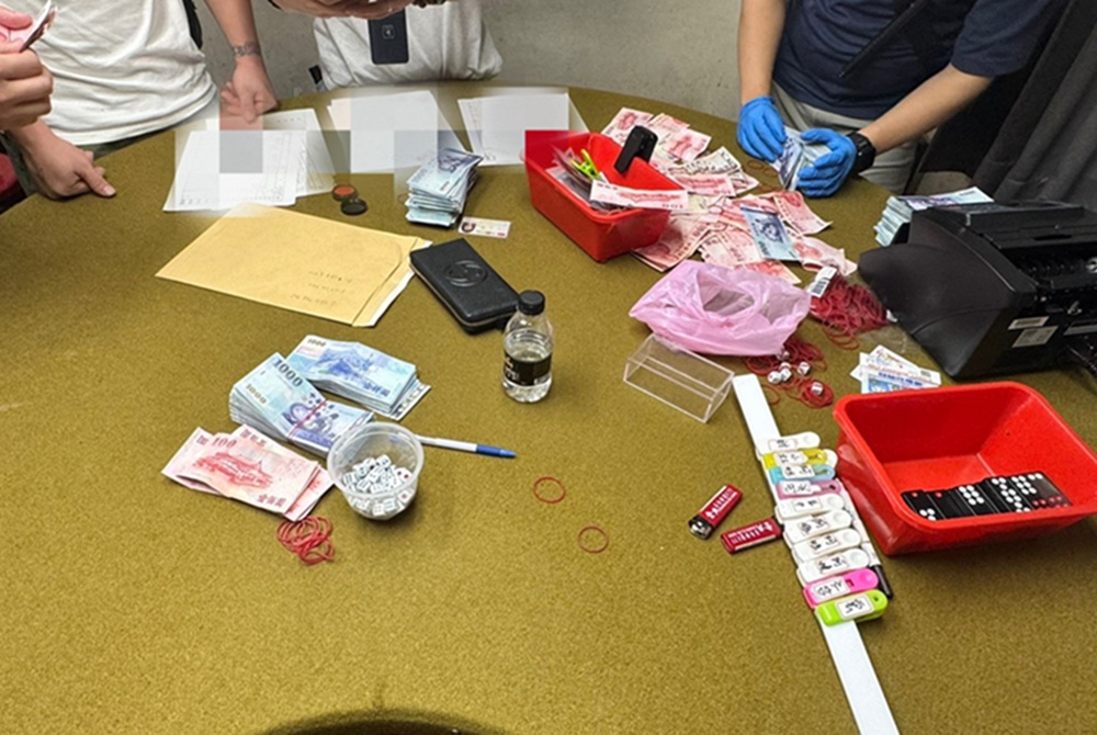 連破三道門 新北刑大破職業賭場查扣近200萬元 202 cnews204250912a04