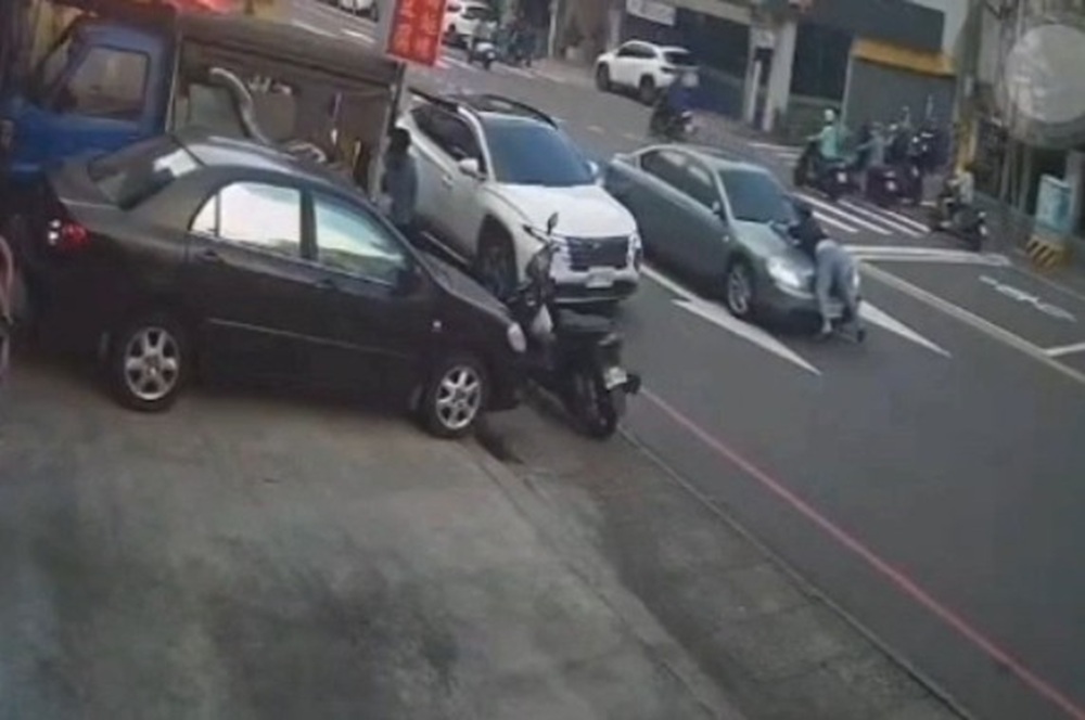 夥同家人假面交抓車手 婦跳上引擎蓋驚險阻逃 201 cnews204250912a06