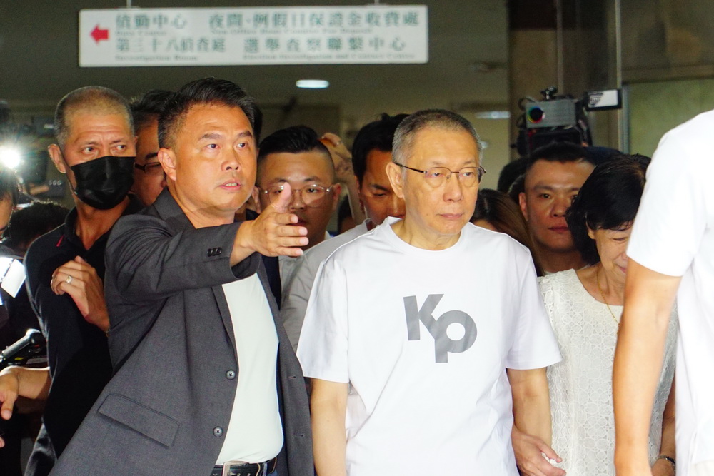 柯文哲、應曉薇交保再生變 高院裁定發回北院 214 柯文哲、應曉薇交保再生變 高院裁定發回北院 213