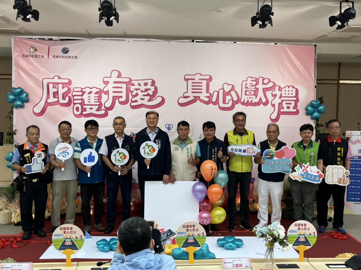▲中秋送禮最佳選擇，勞工局偕企業團體行銷庇護工場禮盒。