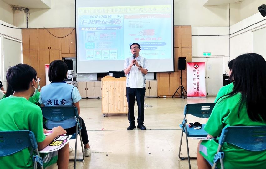 新北沉浸式校園反毒 APP+3D電影雙管齊下! 2 《圖說》張明文局長出席「E起趣反毒」校園活動致詞。〈教育局提供〉