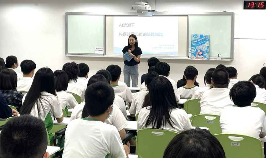 玩轉AI有撇步 新北政風處厚植青少年數位素養 2 《圖說》新北市政府政風處主任秘書劉育君致詞。〈政風處提供〉
