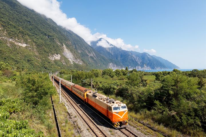 不想搭飛機？退休族「坐火車遊台灣」環島慢旅新風潮 輕鬆遊、結交新朋友