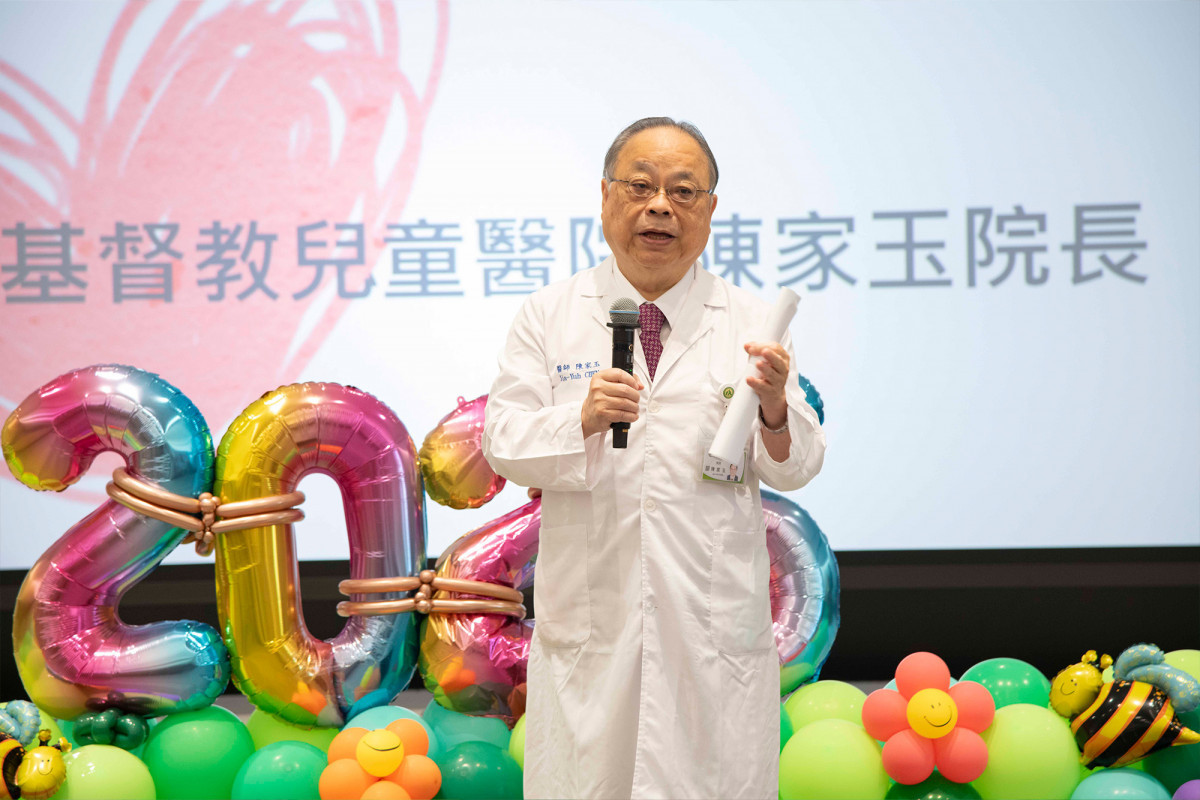 彰基兒童醫院院長陳家玉表示,新生兒加護病房照護存活最低懷孕週數是22週、照護存活最低體重的早產兒是339公克,展現醫療實力。