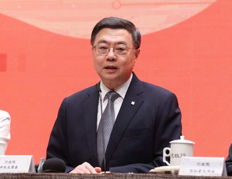 行政院長卓榮泰13日分批與地方政府共商財劃法議題,上午場結束後,卓榮泰表示,多數縣市認為解方應是全盤檢討修正《財劃法》。中央社