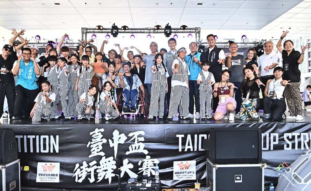▲連續七年舉辦的「2025臺中盃街舞大賽」今日起一連兩天於市府臺灣大道市政大樓前廣場熱鬧登場。(記者張玉泰攝)