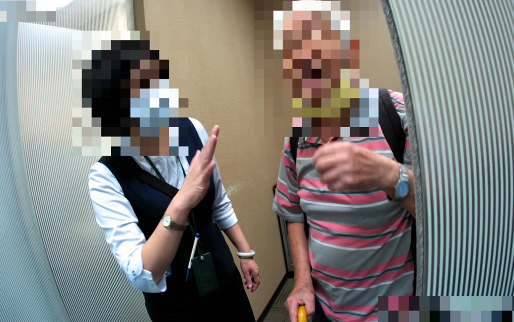 ▲圖說:王姓老翁至銀行辦理提款卡,聲稱需交卡給買家才可出售靈骨塔位,行員一聽有異立即報警 (圖/台中市政府 提供)