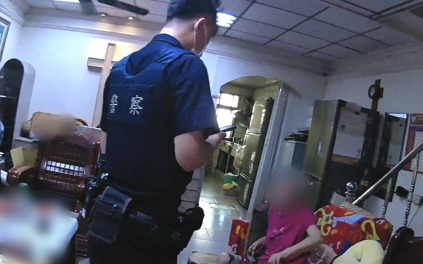 失智婦外出散步迷途 八德警與里長即時助返家 863071 0