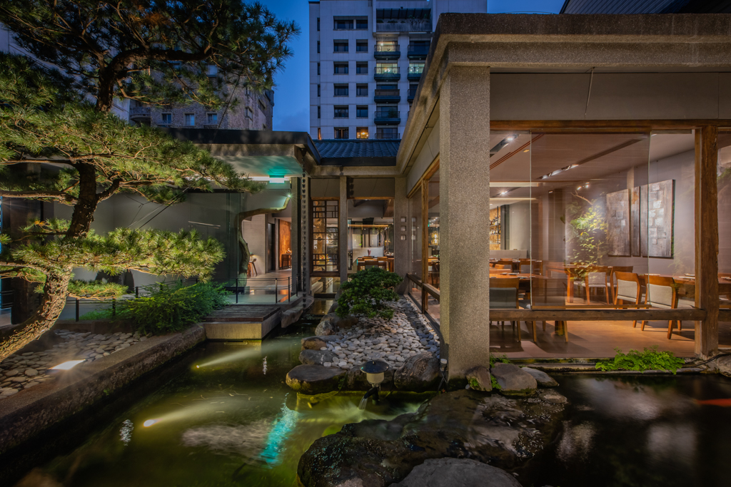 台中景觀餐廳推薦《桃太郎日本料理》的日式庭園氛圍,吸引不少人專程前來打卡拍照(圖/Medick Marketing Ltd.提供)