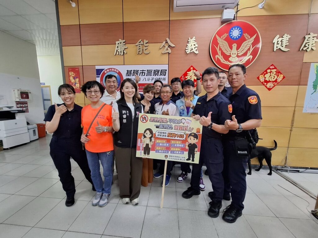 中元普渡不忘防詐  議員贈手舉牌助力宣導