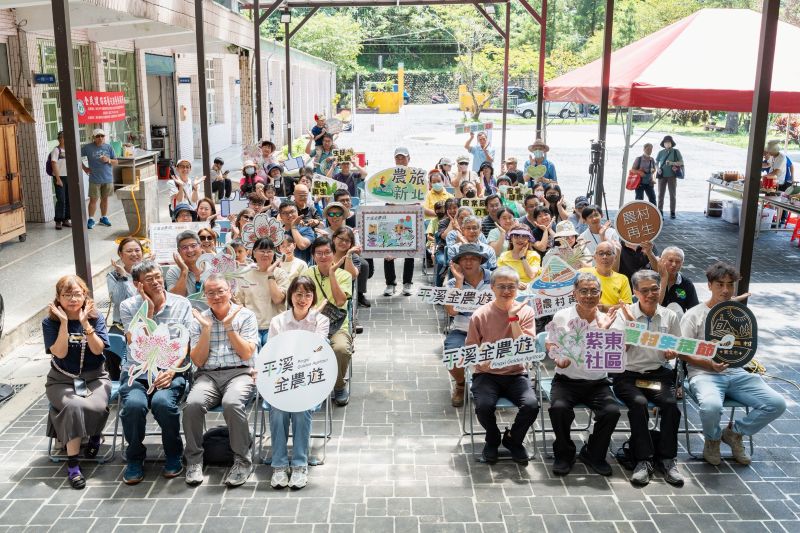 農村旅遊打造新亮點 平溪金農遊熱鬧登場 3 《圖說》農業局副局長劉淑芬出席2025平溪金農遊開幕式,深化農村社區產業發展。〈農業局提供〉