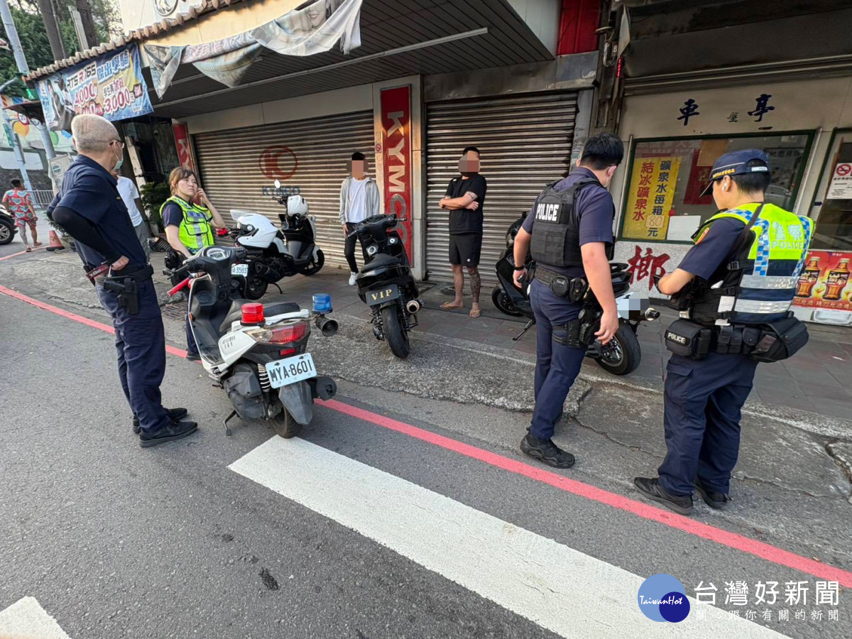警方出擊攔查改裝機車。