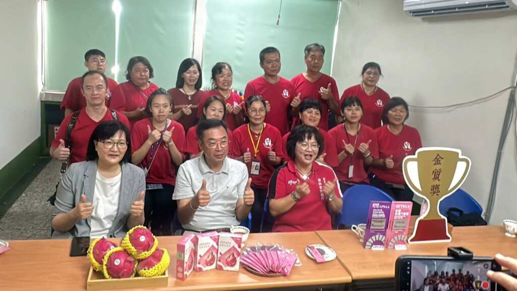 ▲彰化縣二林鎮的樂林食物銀行憑藉在地行動,勇奪2025「亞太暨台灣永續行動獎」(APSAA)SDG08金級殊榮,成為今年最受矚目的小型非營利組織。(記者林明佑翻攝)