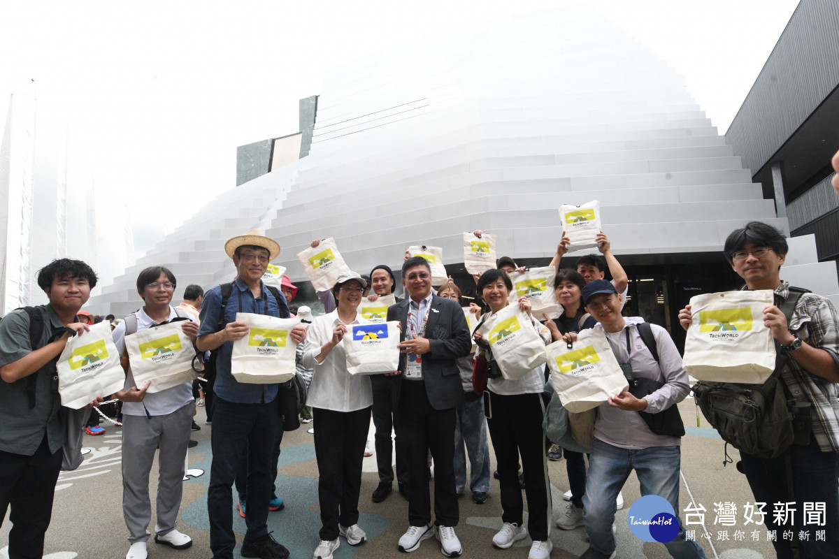 彰化縣長王惠美與日本IFA國際美術協會金原芳山會長以及臺灣策展人粘信敏等臺日藝術家參訪日本2025大阪萬博,為設計展汲取國際能量。圖/彰化縣政府提供