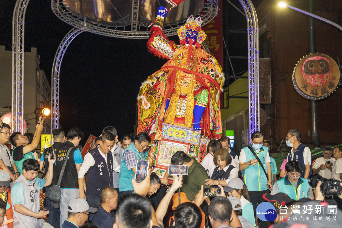 嘉義縣民雄大士爺祭14日深夜舉行恭送大士爺「火化升天」儀式/嘉義縣府提供