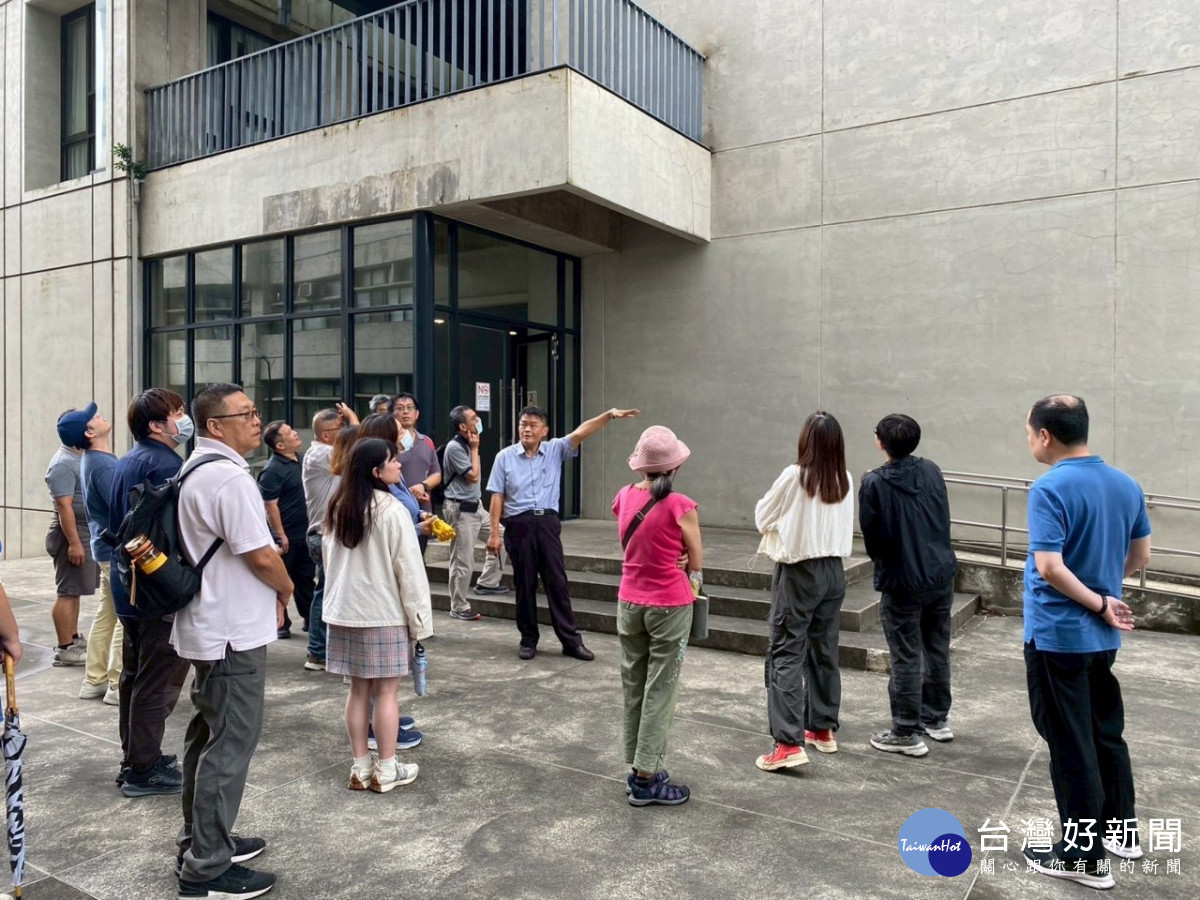 ESG實務課程「節能建築實地訪視」實況。