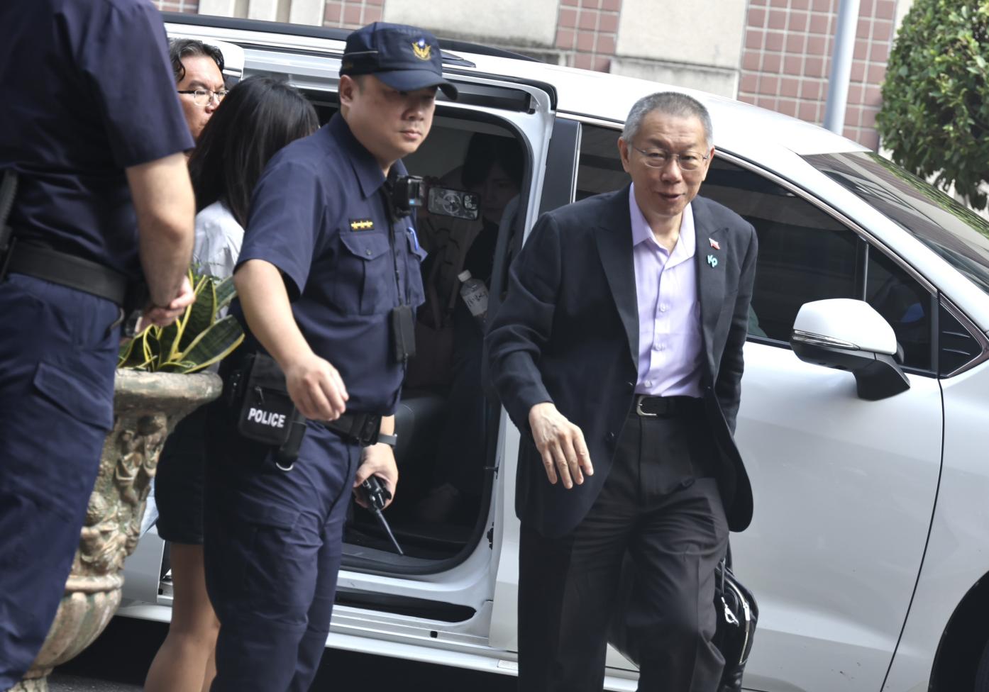 柯文哲案最新民調顯示,有41.7%民眾同意柯是遭賴政府迫害,雖然仍低於不同意,但差距已明顯縮小。資料照片/林啟弘攝