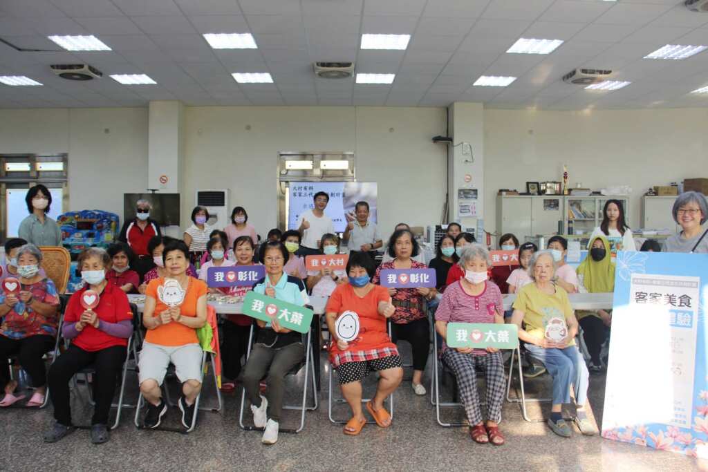 ▲大葉大學帶領大村加錫社區民眾體驗客家米食文化。（大葉大學提供）