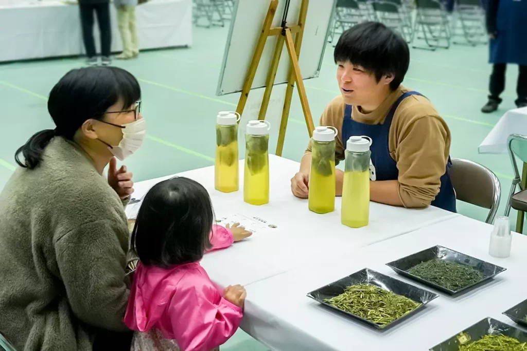 如同紅酒盲品般的傳統遊戲「茶香服」