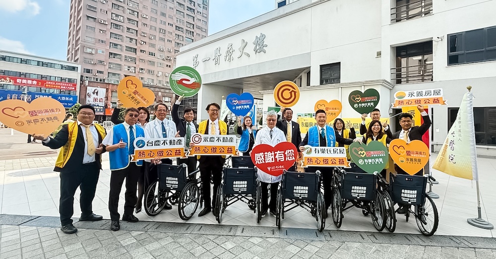 以行動提升在地醫療資源 永慶加盟四品牌南區經管會持續捐愛心 222 cnews124250915a03